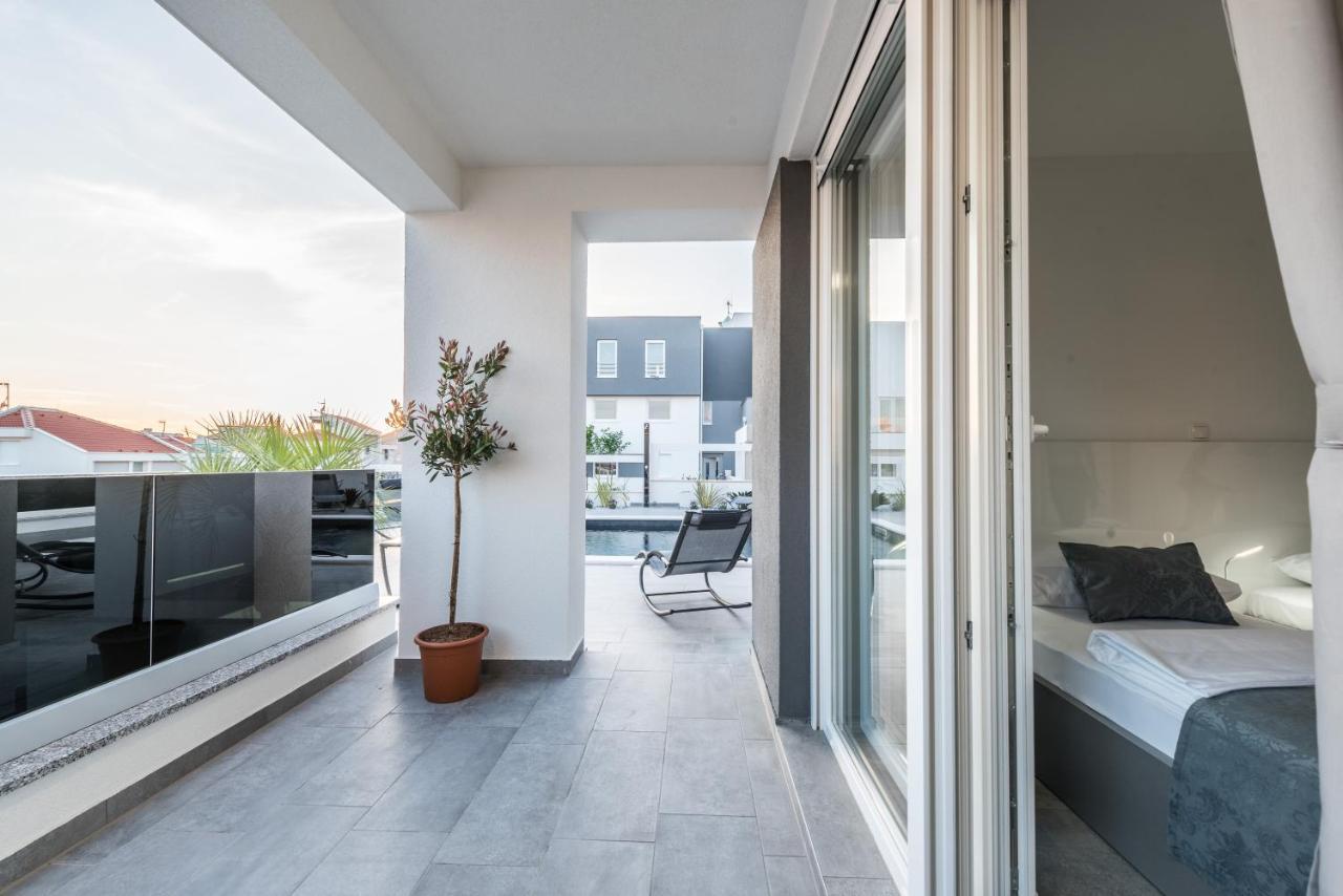 Villa Magnifica Apartments With Pool Novalja Eksteriør billede